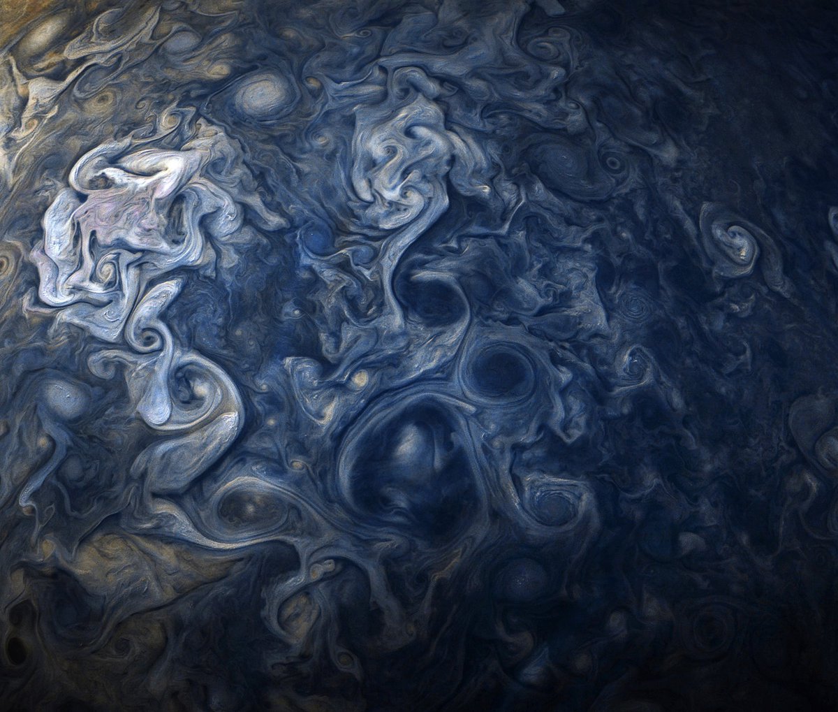 astro4pics's tweet photo. Stunning images of Jupiter captured by Juno. https://t.co/6fAcHnlrhs