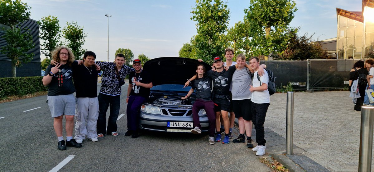 oIandallosu's tweet photo. Post-COE depression has kicked in, this has been the greatest week of my life and i can't help but be a little sad that it's over. I'm so happy i got to finally meet friends i've known for years and meet new amazing people, thank you everyone who i met and talked to #COE2026 ❤️ https://t.co/8h25sDLF8G