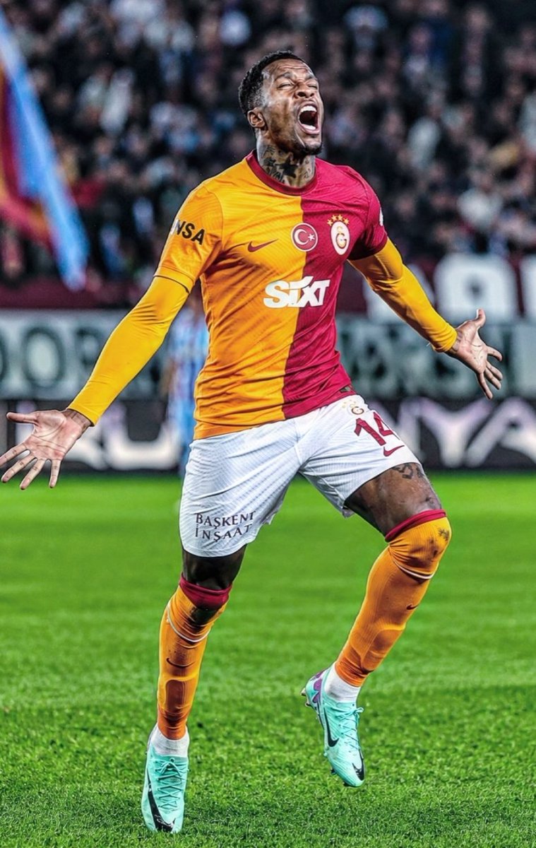 _vlknylmz's tweet photo. Tarihin en büyük transfer çalımı şüphesiz Galatasaray'ın Fenerbahçe'ye eşi görülmemiş attığı çalım olan Wilfried Zaha transferidir.

Daha üstü asla gelmez. 😅 https://t.co/DKOmJq2VTG