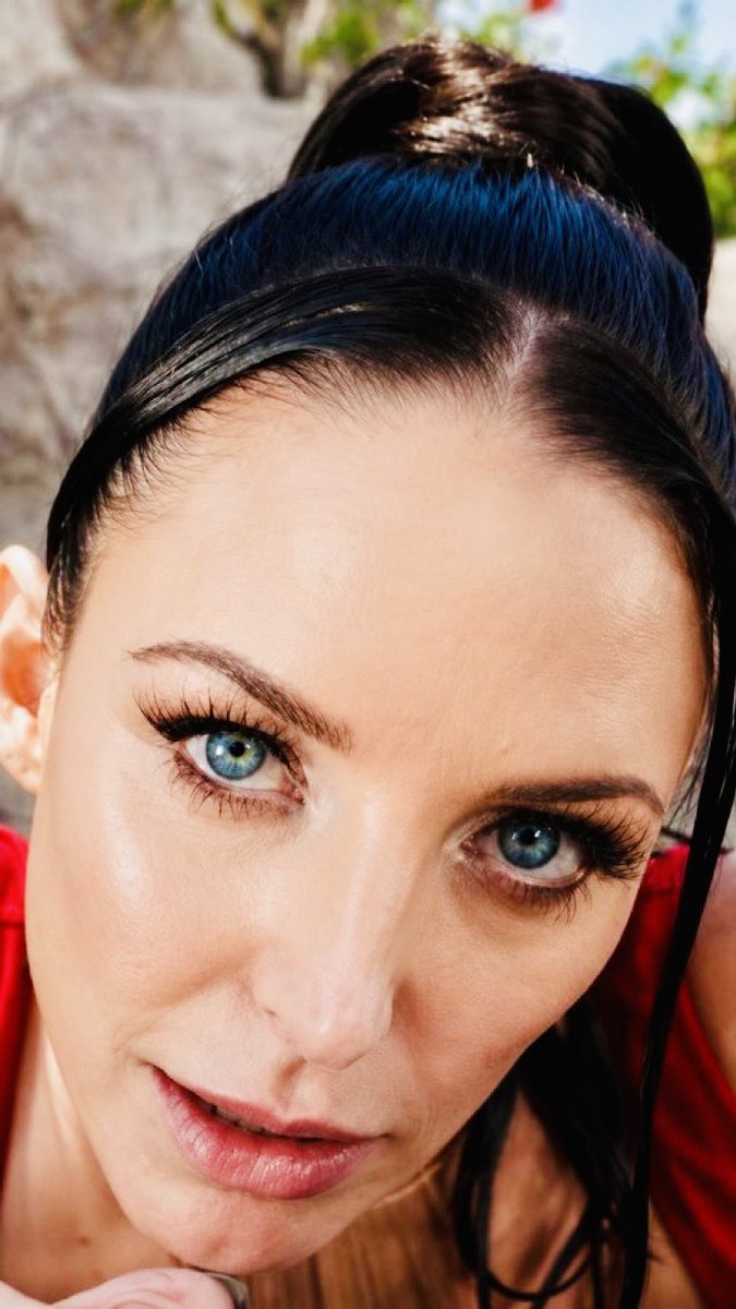 Ariaan25's tweet photo. The Face X The Eyes X The Queen @ANGELAWHITE 👀👅🤤 https://t.co/tsaKUUOP9m