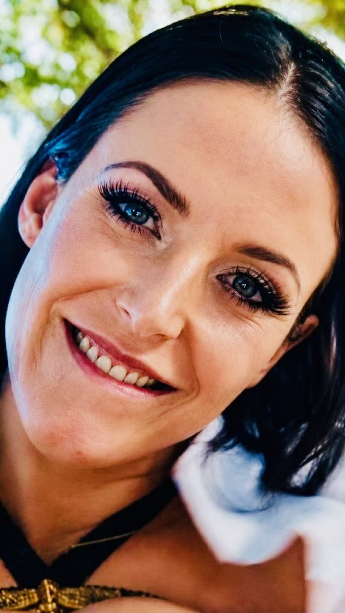 Ariaan25's tweet photo. The Face X The Eyes X The Queen @ANGELAWHITE 👀👅🤤 https://t.co/tsaKUUOP9m