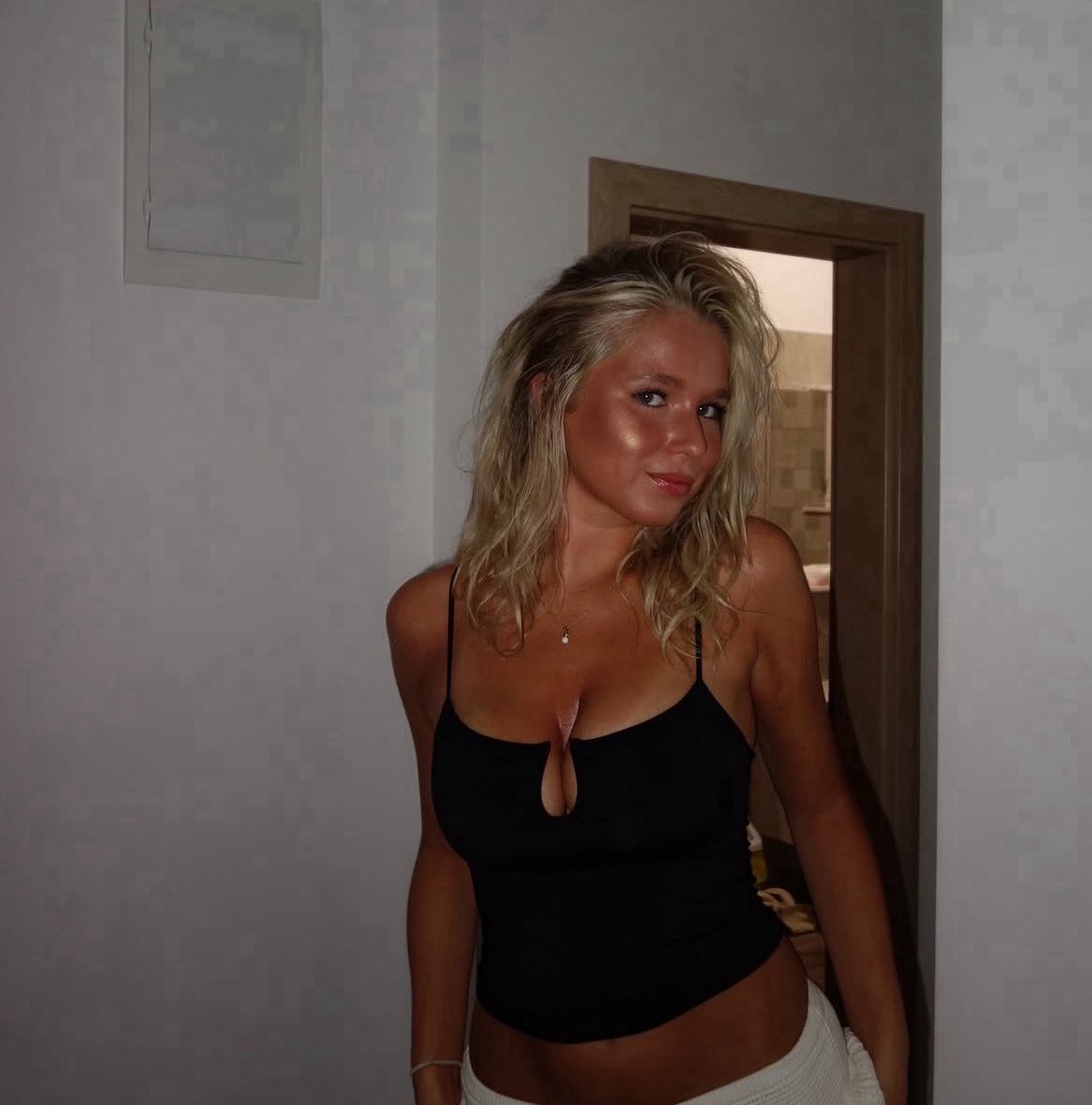 Needit899800's tweet photo. Nice blonde 

Dm to see your irl shared with all these gooners 

#wankchat #cuck #gooner https://t.co/dxpJCjKLV8