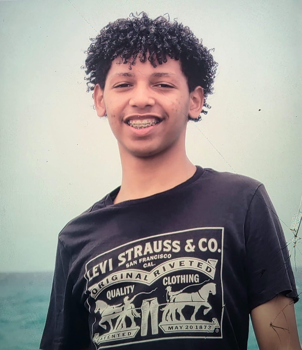skiistiredasf's tweet photo. Anthoneil Williams II, a 17-year-old Black teenager in Austin, Texas, was fatally shot by police after officers responded to a 911 call placed from his own phone reporting a young person possibly brandishing a gun.
Police later determined he was unarmed and had a water bottle in his waistband. Authorities have described it as a possible “suicide by police,” though the investigation remains active.