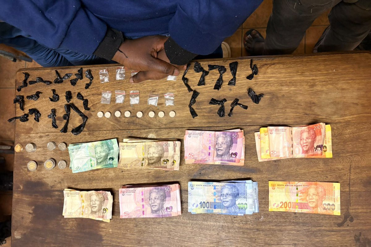 SAPoliceService's tweet photo. #sapsFS [FOUR SUSPECTS ARRESTED IN SEPARATE DRUG-RELATED INCIDENTS IN SASOLBURG]

Members of the Welkom Anti-Gang Unit have arrested four suspects aged between 33 and 44 in separate incidents in Sasolburg for possession of drugs on Monday, 3 August 2026.

The four suspects are expected to appear before the Sasolburg Magistrate's Court on a charge of possession of drugs. #DrugsOffTheStreets ML
https://t.co/IEfG6RCcmp