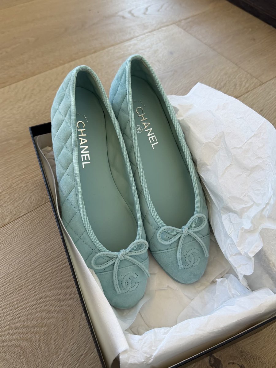 hautecnt's tweet photo. the color teal > https://t.co/2RfuLNo3pM