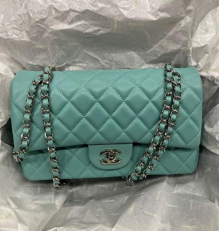 hautecnt's tweet photo. the color teal > https://t.co/2RfuLNo3pM