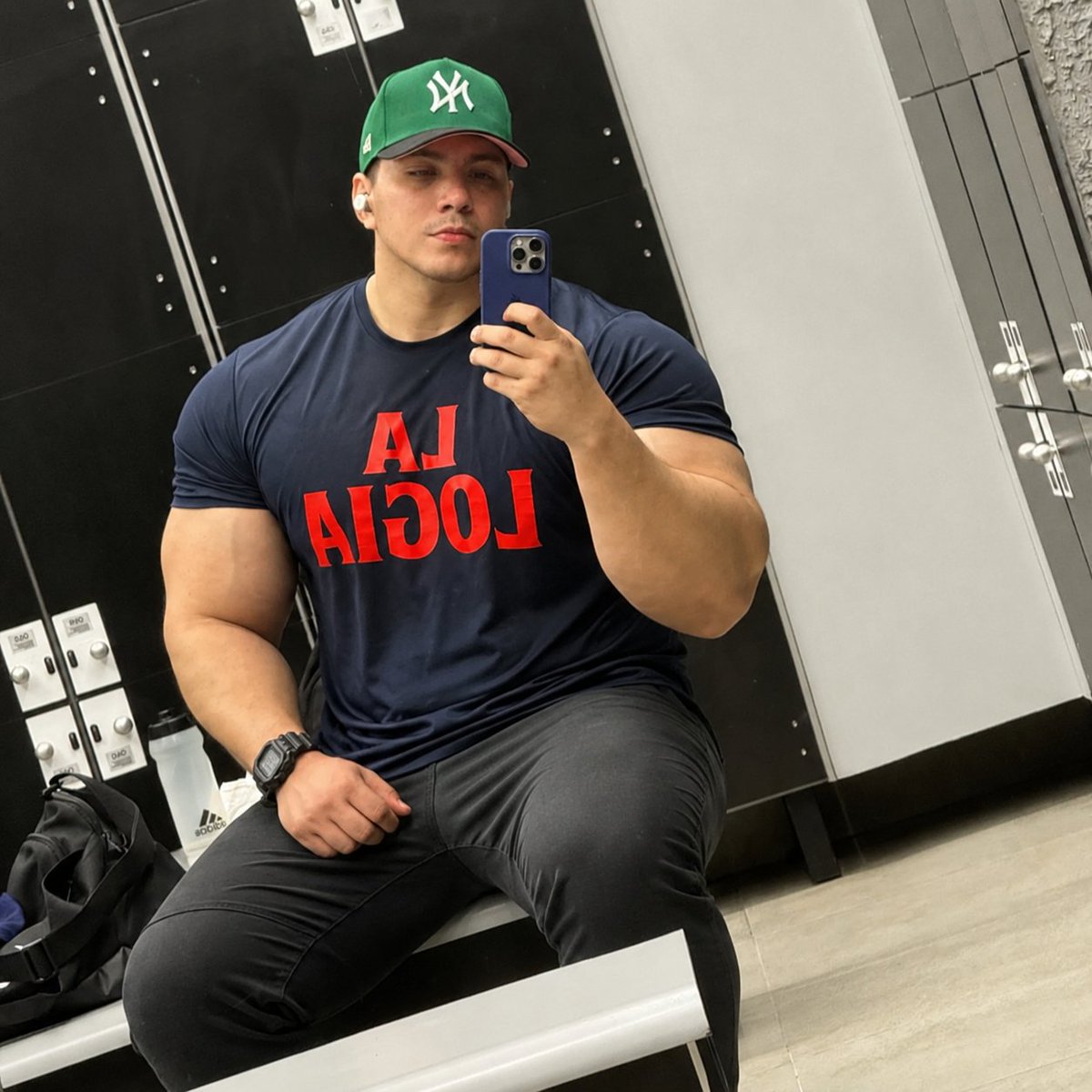 zettabuff's tweet photo. Guess what I trained today. https://t.co/XcLv6kA0Iv