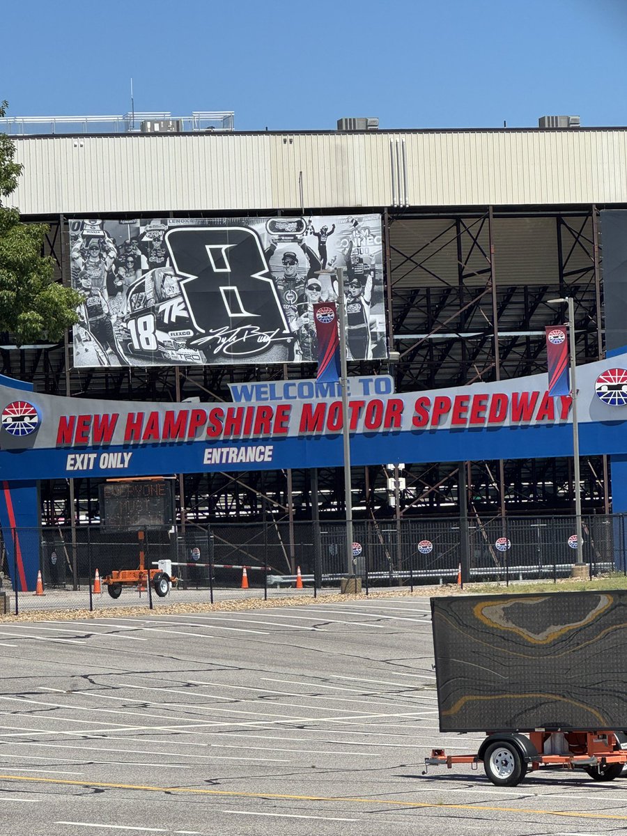 LooseIsFast_Pod's tweet photo. Drove by @NHMS today. 

Right in the feelings. 

#NASCAR #KyleBusch https://t.co/eBgWL653l8