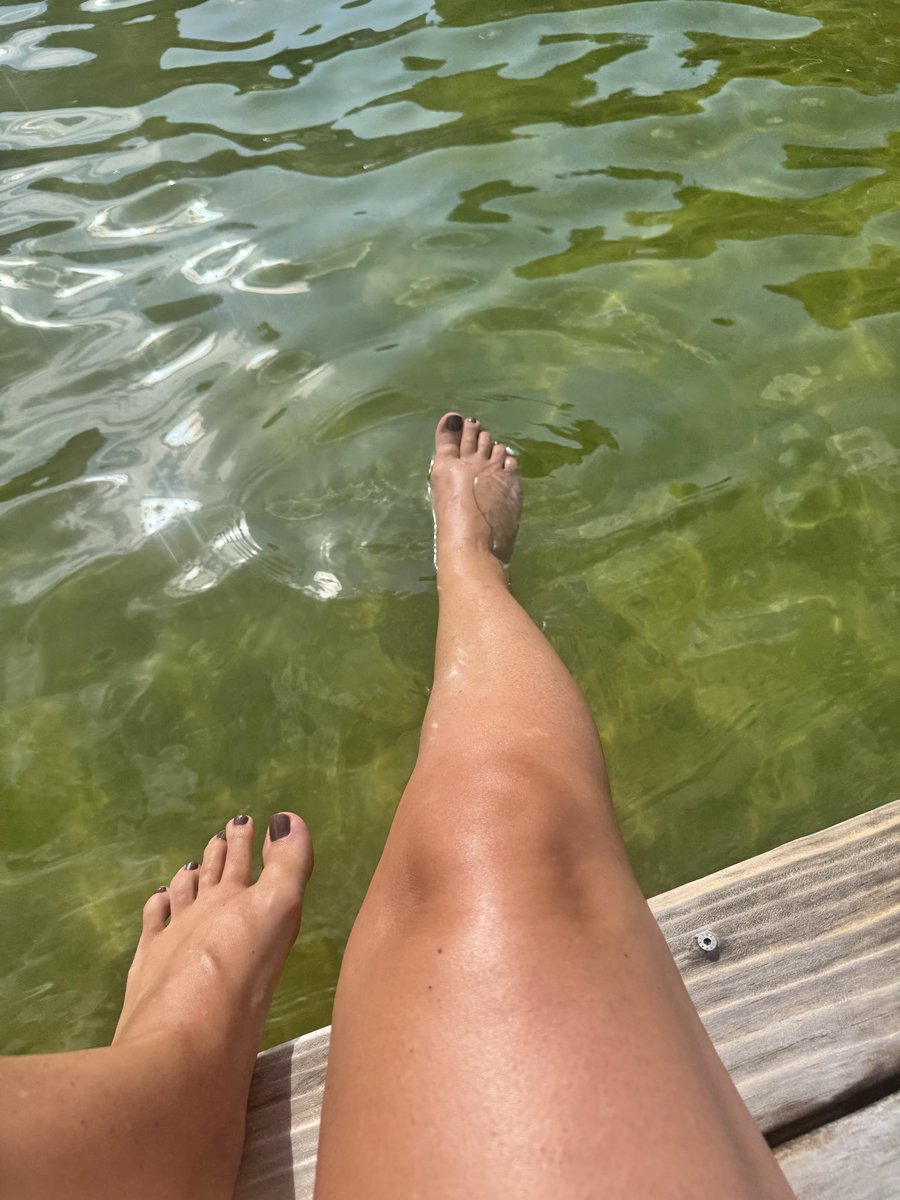 CassieswalksIn's tweet photo. Herrin sucht willigen 
😈💦🥵
#feetfetısh #fussherrin #findom #paypig https://t.co/ioN9Hbfda6
