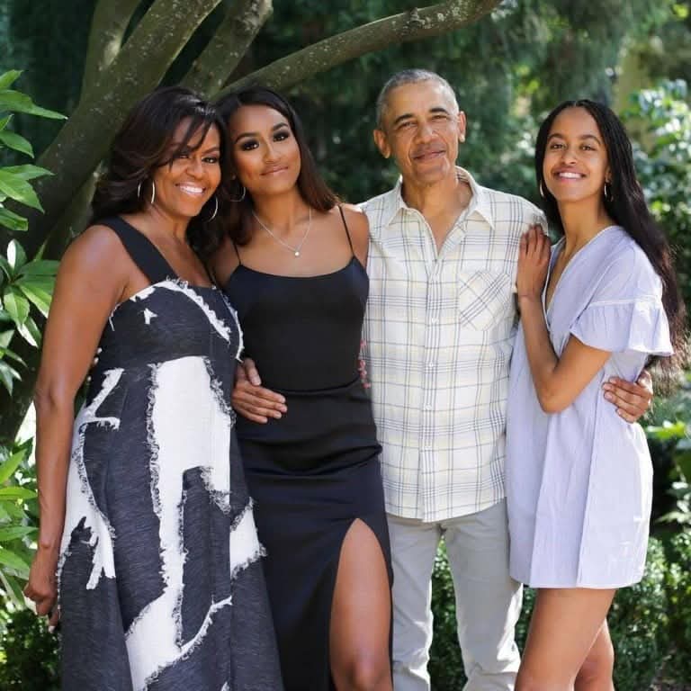 barbaravitali2's tweet photo. Happy Birthday @BarackObama August 4,1961 #POTUS44 #ObamaDay 44th #President of the #UnitedStates of #America #BarackObama https://t.co/H6TUMEYzuW