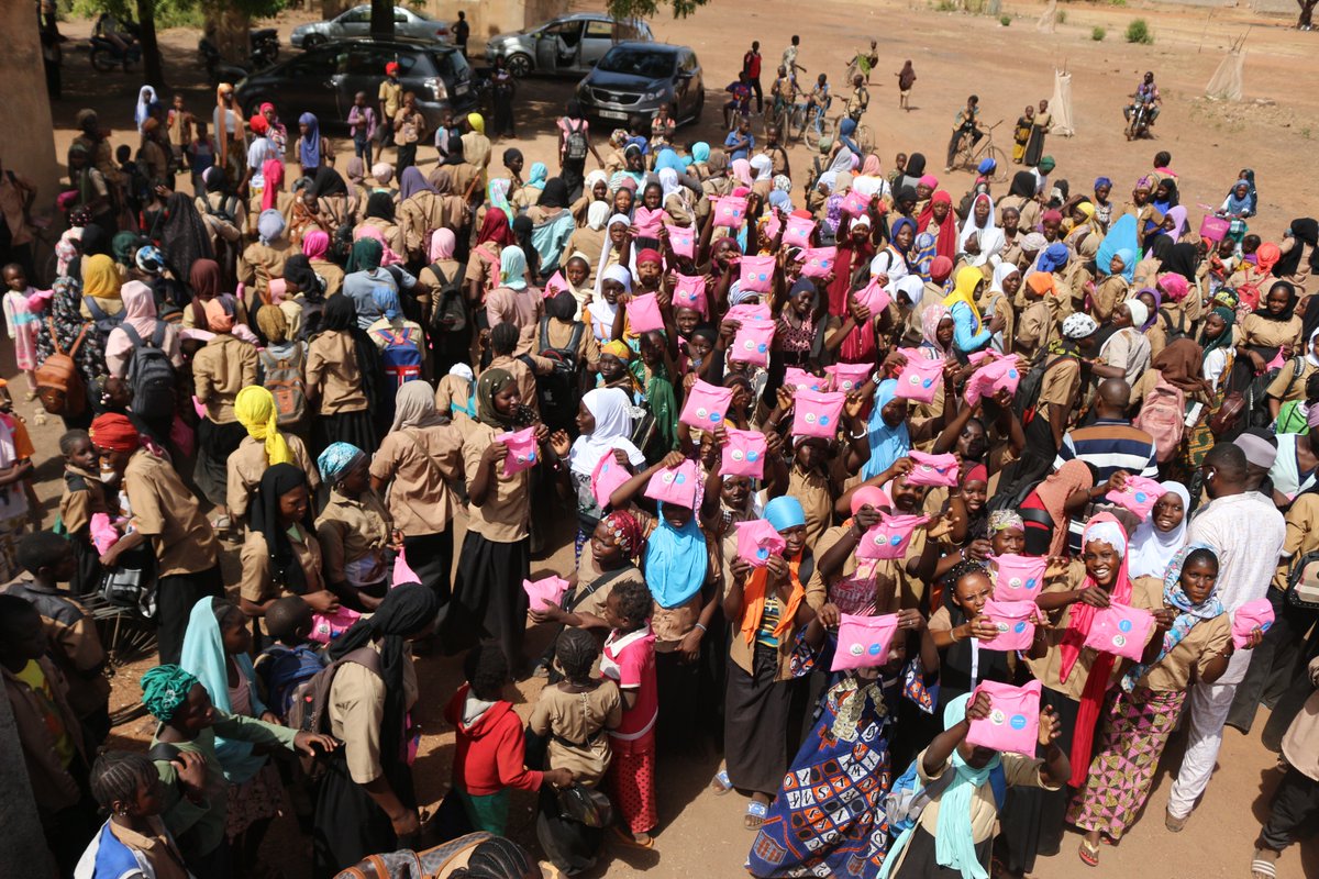 unicefmali's tweet photo. In Kadiolo and Niena, in the Sikasso region, adolescent girls will be able to continue going to school, even during menstruation. The distribution of 1,770 sanitary pads enabled more than 350 girls to receive the supplies they need to better manage their menstrual hygiene.

Combined with discussions on sexual and reproductive health, this activity promotes girls’ confidence, health and well-being, helping them grow, learn and fully participate in school life.

Lack of appropriate menstrual hygiene products remains one of the major causes of school absenteeism among girls. By improving access to these essential supplies, this initiative helps girls stay in school and continue learning in better conditions.

Made in Mali, these reusable sanitary pads support both the well-being of adolescent girls and the promotion of local expertise and production.