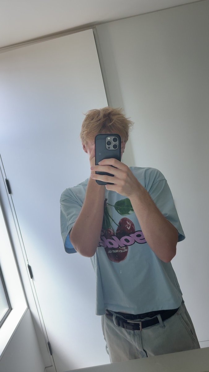 RileyParkerof's tweet photo. Hair is looking good today
#gay #twink #eighteen https://t.co/OYUZQR4sFP