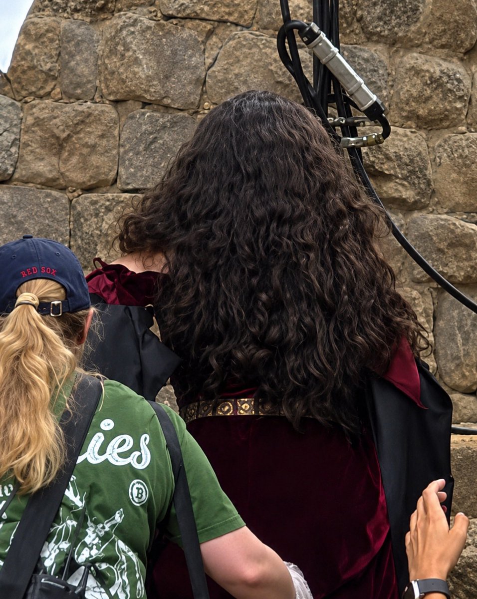 CultureCave_'s tweet photo. A FRESH look at Mother Gothel (Kathryn Hahn) on to the live-action ‘TANGLED’ set. https://t.co/nYI4OWip9W