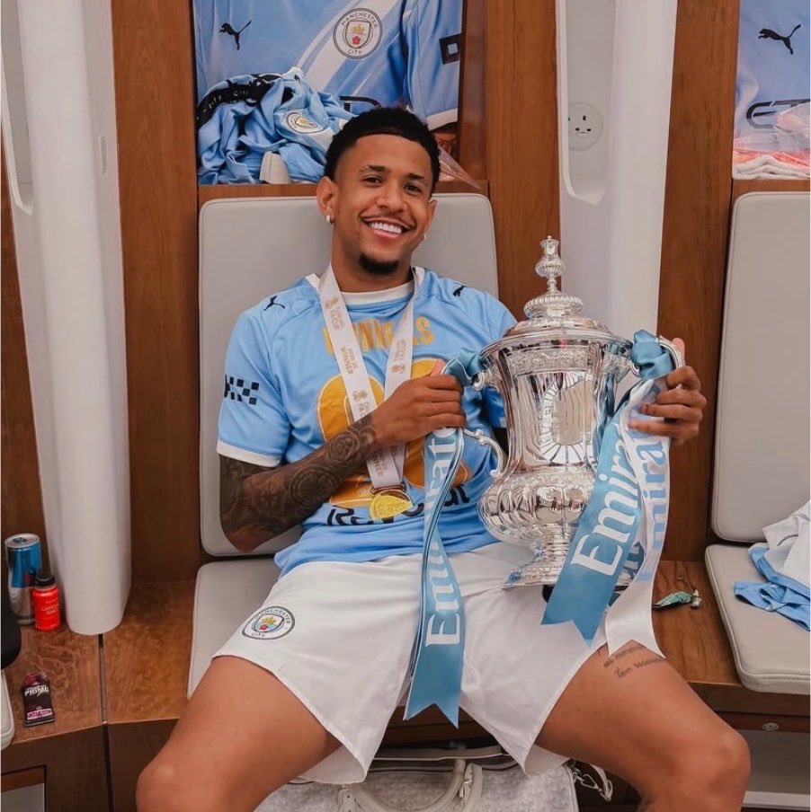 FabrizioRomano's tweet photo. 🚨⚪️ More on Pedro Neto and Savinho.

Tottenham would consider Pedro Neto if Savinho deal won’t happen — but Savinho remains the top priority.

Man City in contact with Pedro’s agents, no bid sent to Chelsea or official club to club talks yet.

🎥 https://t.co/6GTPNrj1sN https://t.co/EFfZDcXZDv