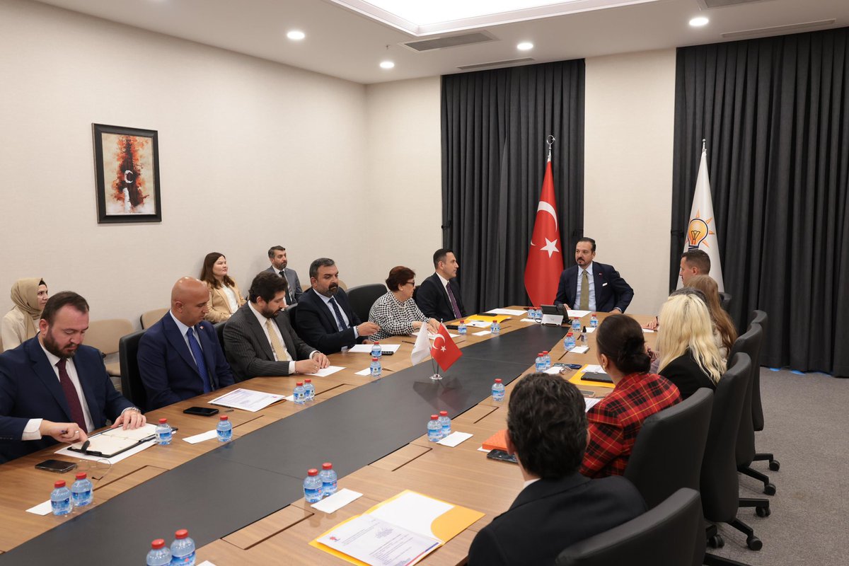 meryemdavutogl's tweet photo. Türk Devletleri İle İlişkiler Başkanlığımızın istişare toplantısı Genel Başkan Yardımcımız Prof.Dr. Kürşad Zorlu başkanlığında gerçekleştirildi.

Yaklaşan Türk Devletleri Teşkilatı  Zirvesi’ne  yönelik yapacağımız hazırlıklarımız ve 2026 yılı faaliyetleri değerlendirildi.

#TürkDünyası
#TürkDevletleri @zorlu77