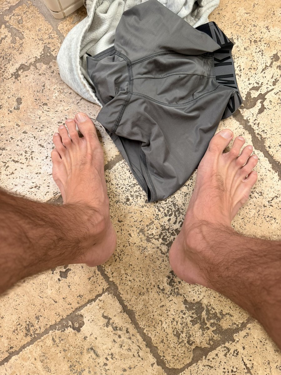 tylermarks859's tweet photo. Stinky gym feet https://t.co/NN5MWXXLOm