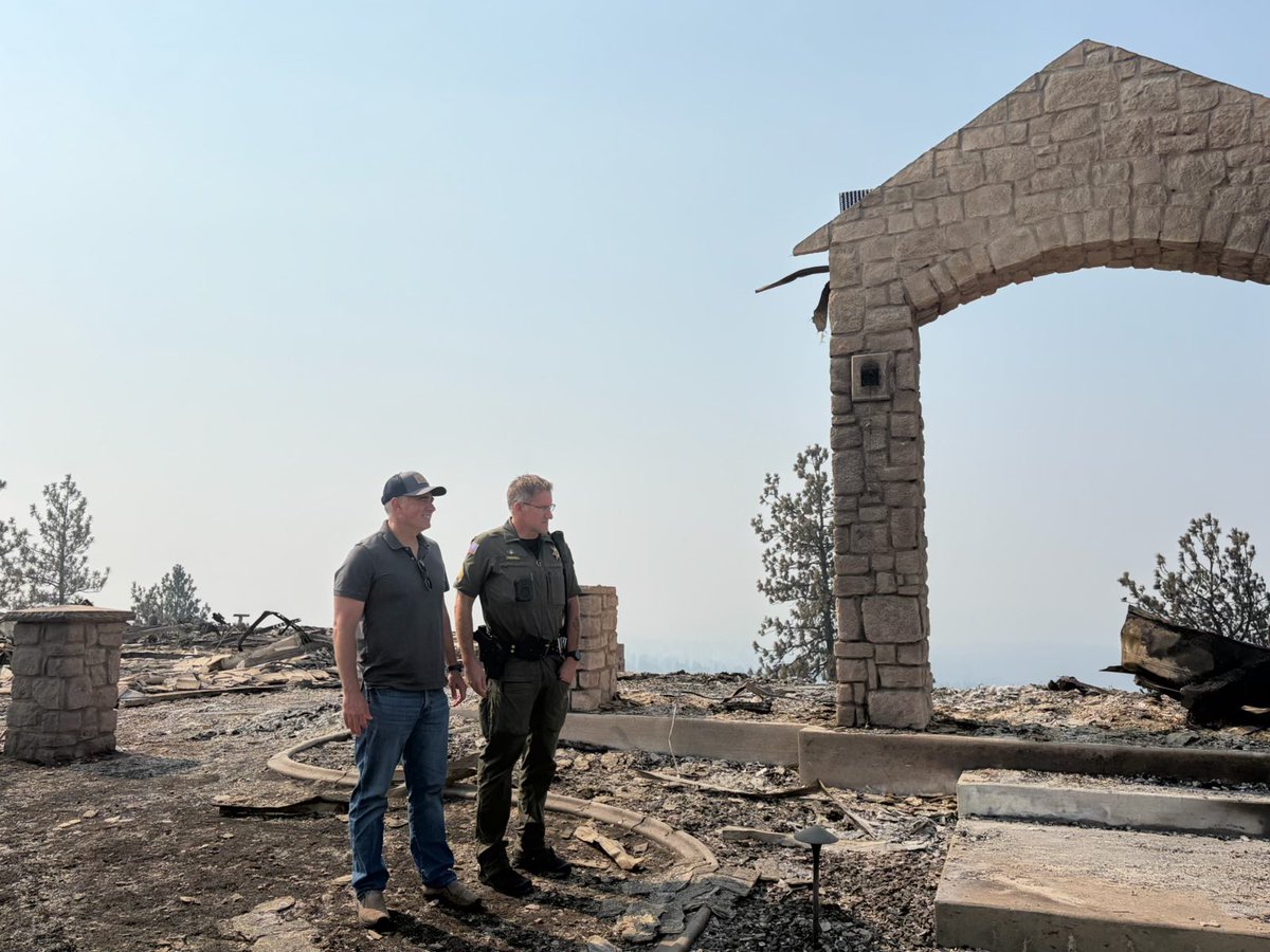RepBaumgartner's tweet photo. Heartbreaking scenes of devastation at the Spokane fires, but thankfully so far no reported loss of life. 🇺🇸 https://t.co/w2saL3SQrN