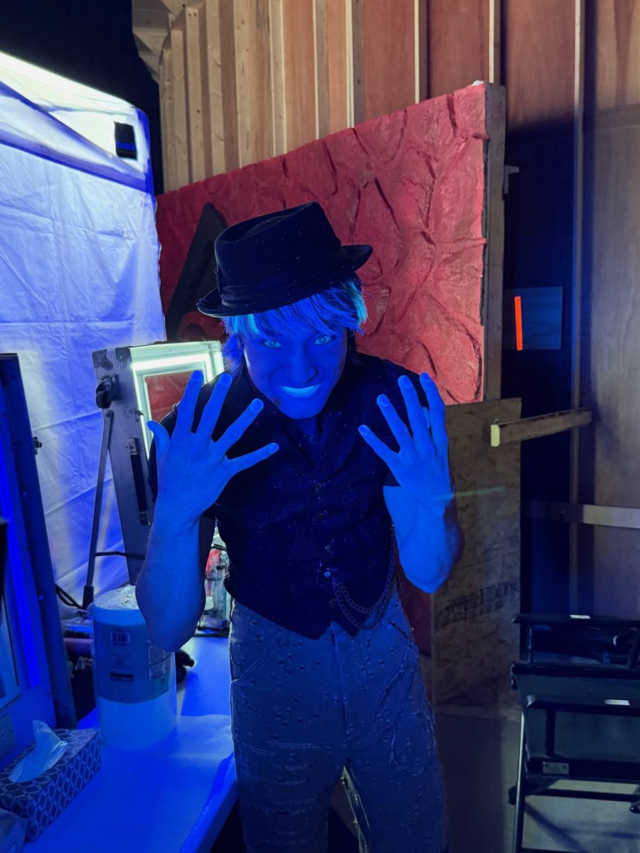 tremblayybr's tweet photo. Novas/antigas fotos de Brendon Tremblay nos bastidores de Descendants: Wicked Wonderland. 

Via: @/alexandrobyrd - feed https://t.co/w3snr5WhV9