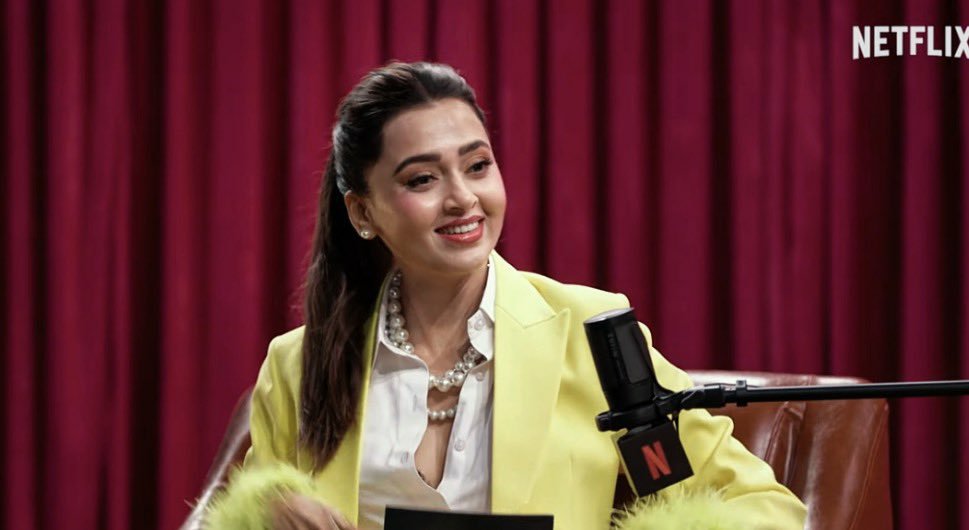 VinayRaghu02's tweet photo. Whenever Her Fans See TP Wearing New Stunning Glamorous Dress In Da Show 💛💛
Pic1:- Fans:- I think this time TP will Posted😅
Pic2:- TP Answer :- Shut Up 🤫🤣
The reaction be like:-👇😁
@itsmetejasswi #TejasswiPrakash #TejaTroops #LockUpp2 https://t.co/pluONJlcoP