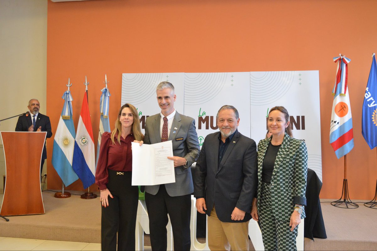HCDCtes's tweet photo. Este martes, en el Centro Cultural y Religioso Tupasy, el presidente del Concejo Deliberante capitalino, Marcos Amarilla, hizo entrega de la Declaración de Interés que destaca el lanzamiento oficial del proyecto “Rotary Cuida tu Corazón”. https://t.co/oGu4E9RPjZ