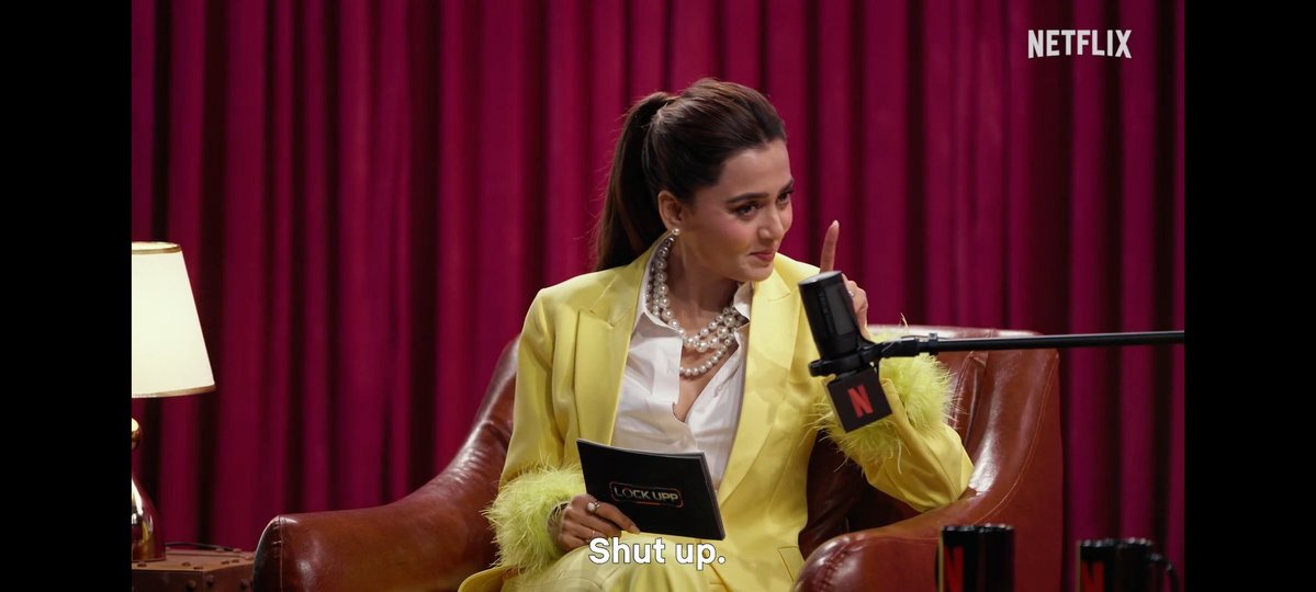 VinayRaghu02's tweet photo. Whenever Her Fans See TP Wearing New Stunning Glamorous Dress In Da Show 💛💛
Pic1:- Fans:- I think this time TP will Posted😅
Pic2:- TP Answer :- Shut Up 🤫🤣
The reaction be like:-👇😁
@itsmetejasswi #TejasswiPrakash #TejaTroops #LockUpp2 https://t.co/pluONJlcoP