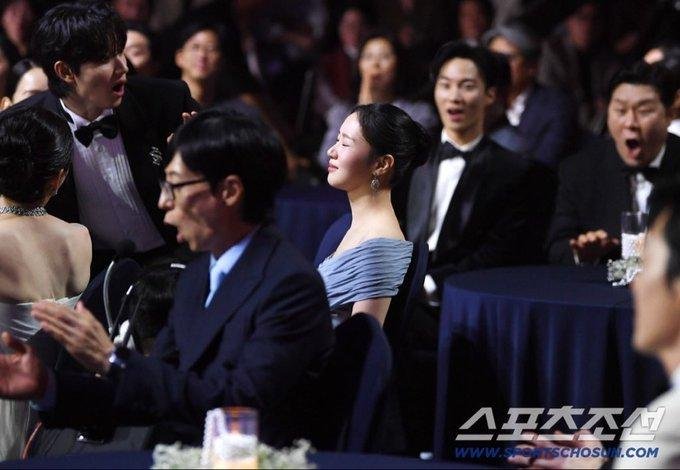 captinkang38's tweet photo. 그들만의 축제.

점점 소외받는 정상인들. https://t.co/OJeM67IuAO