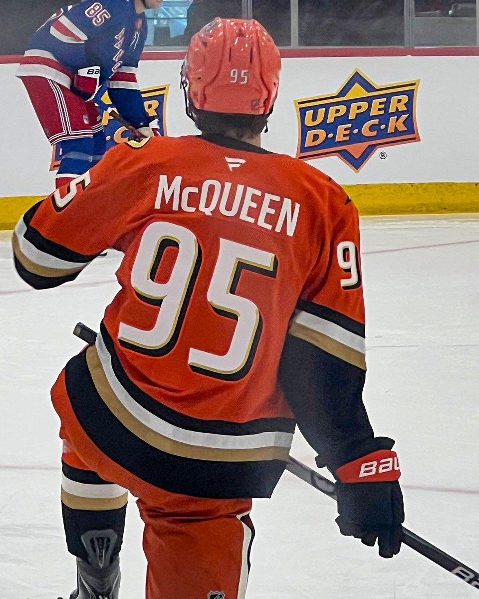 AnaheimDucks's tweet photo. All gas at the @UpperDeckSports @NHLPA Rookie Showcase! https://t.co/YzXAwwYEeF