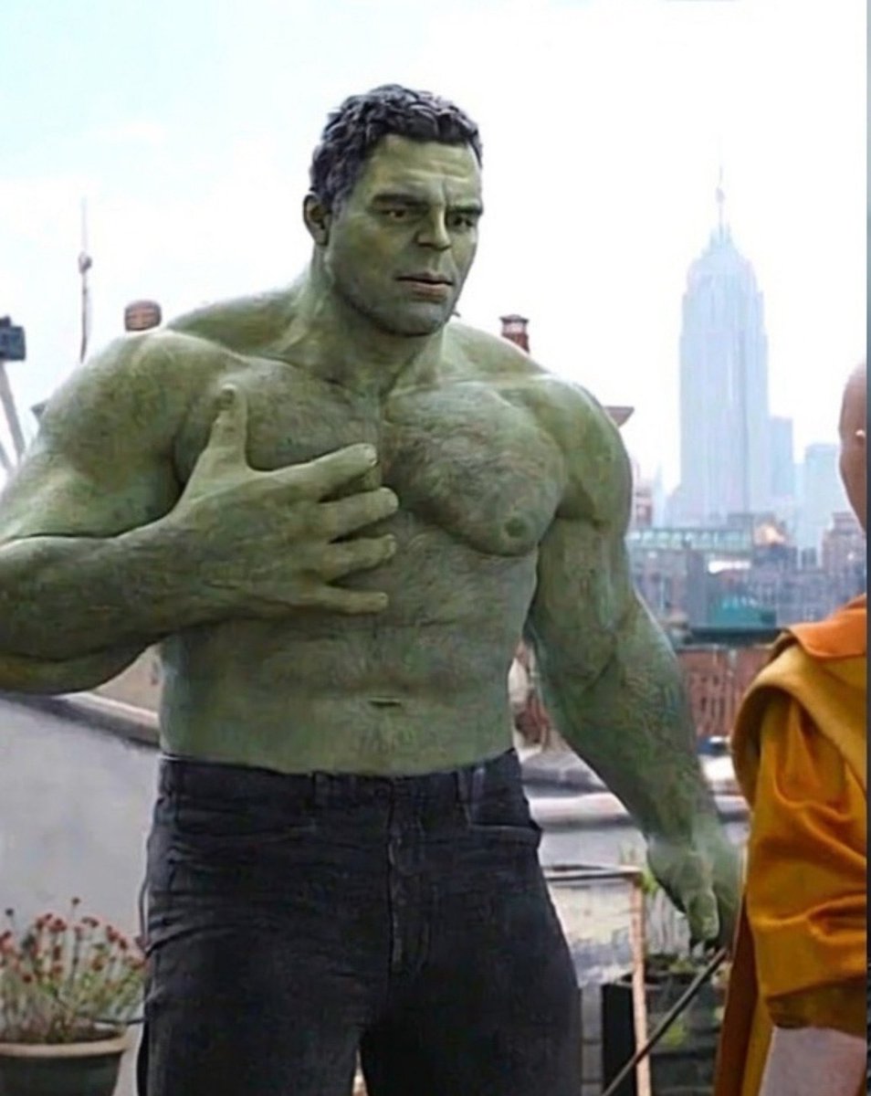 Yovicbriel's tweet photo. Sony’s hulk                                Disney’s hulk https://t.co/OoKd3vhMVr