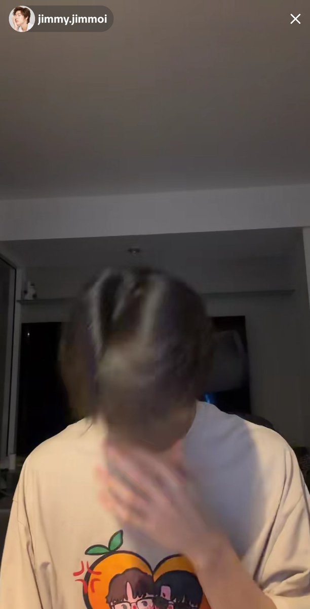 jimmoidivs's tweet photo. 🗣️: "Passe a mão no cabelo se você estiver com saudade do Ohm."
🐶: (lendo) "Passe a mão no cabelo se... oH." (e acaba levando a mão ao cabelo) 

ELE QUER ME MATAR 😭

#jimmy_jimmoi https://t.co/PYo50tHLYM