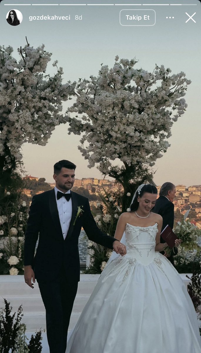 hilspcs's tweet photo. kim daha iyi dügün fotografı ceker yarısına girdin ama rakibin gözde kahveci https://t.co/dofmjelqcS