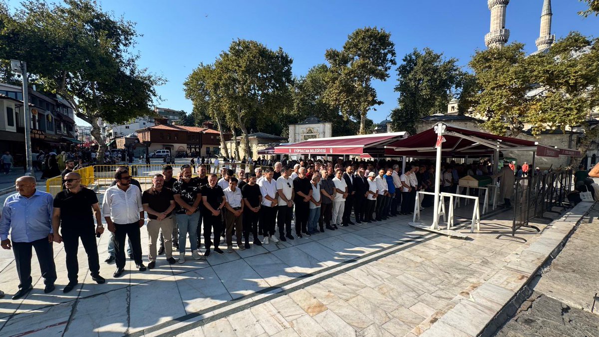 MHPEYUPSULTAN's tweet photo. Milliyetçi Hareket Partisi Eyüpsultan İlçe Başkanlığı olarak; kıymetli ilçe yöneticimiz, dava ve yol arkadaşımız Atilla İlhan'ı bugün dualarla Hakk'a uğurladık.

Ömrünü davasına, ülküsüne ve teşkilatına adayan kıymetli dava arkadaşımızın aziz hatırası gönüllerimizde yaşamaya devam edecektir.

Merhum Atilla İlhan'a Yüce Allah'tan rahmet; başta kıymetli ailesi olmak üzere yakınlarına, sevenlerine ve camiamıza sabır ve başsağlığı diliyoruz.

Mekânı cennet, makamı âli olsun.

Ruhu şad, hatırası daim olsun.