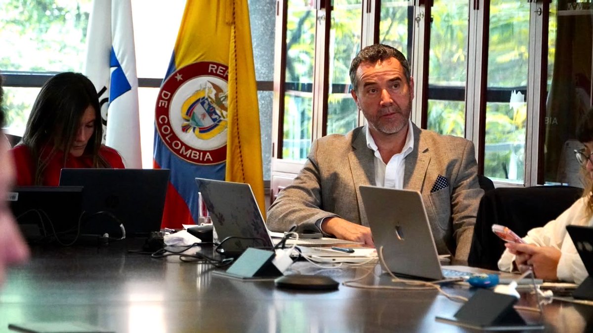 MinAgricultura's tweet photo. 🧵¡Buenas noticias para el país! 🤩 En esta sesión, se aprobaron tres constituciones de resguardos indígenas en #Tolima y #Vichada. 📍 Además, se formalizaron 103 hectáreas y 8.029 metros cuadraros, garantizando el reconocimiento de estos territorios y contribuyendo a la pervivencia cultural, la gobernanza propia ✊🏽 y la protección de los ecosistemas que históricamente han conservado las comunidades indígenas.🛖
Cada decisión del Consejo Directivo representa un avance en el cumplimiento del Plan Nacional de Desarrollo, 📄 consolidando el acceso y la seguridad jurídica sobre la tierra como pilares de la justicia social. ¡#ConDignidadCumplimos! ✅