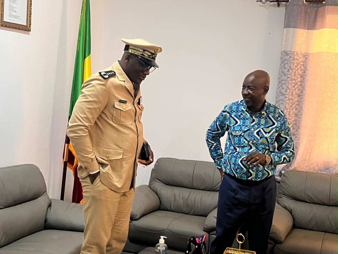 planetGOLDMali's tweet photo. 🇲🇱 En prélude au lancement régional du projet #planetGOLDMali, l’équipe du projet a été reçue par  le Gouverneur de la région de #Kayes pour une visite de courtoisie. Une étape importante qui réaffirme la collaboration avec les autorités régionales pour une mise en œuvre réussie. https://t.co/yQDj40L7wf