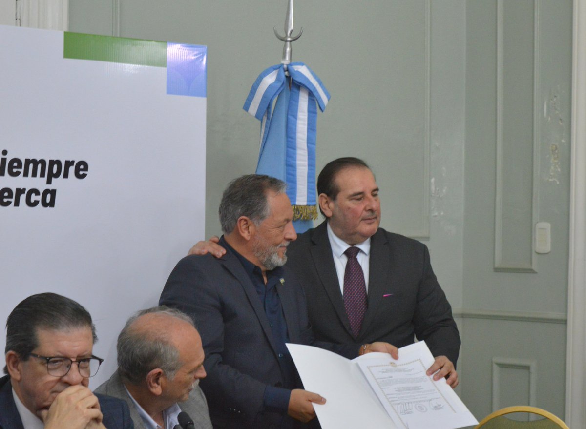 HCDCtes's tweet photo. El presidente del Honorable Concejo Deliberante, Marcos Amarilla, junto a concejales de la ciudad, participó del acto conmemorativo por los 50 años del Centro de Rehabilitación para ciegos y disminuidos visuales "Valentín Haüy", realizado en el Salón Verde de Casa de Gobierno. https://t.co/5J25XppzeV