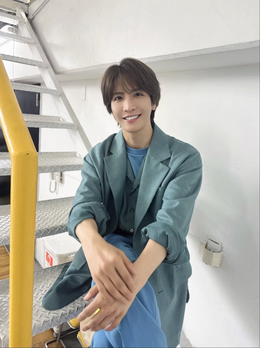 takuya_matsuri's tweet photo. おはよー☺️❤️

今日は朗読劇FAMILY本番です🥹

時間ない中での本番当日なので
楽しみな反面不安もあったりと
すごくどきどきしています😭❤️‍🔥

まさきとふたり芝居だから
僕の不調な声帯もなんとか最後まで持ってほしいなと願うばかりです😭❤️

とにかく頑張ってきます😩💕💕💕

がんばるぞー😭❤️❤️❤️

ではでは
今日も応援パワーよろしくお願いします🥹❤️‍🔥

#MATSURI
#松岡卓弥
#朗読劇
#コブクロ
#FAMILY