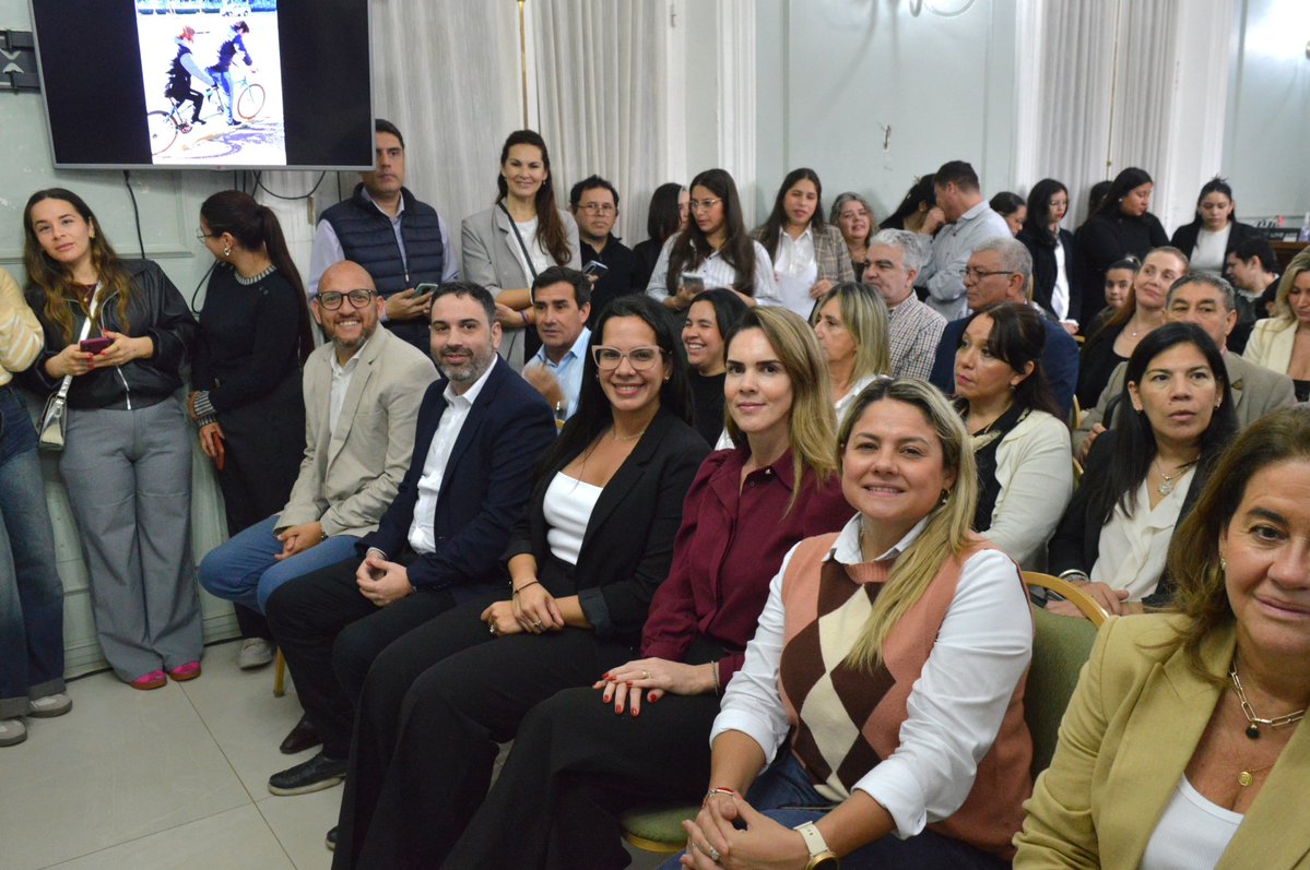 HCDCtes's tweet photo. El presidente del Honorable Concejo Deliberante, Marcos Amarilla, junto a concejales de la ciudad, participó del acto conmemorativo por los 50 años del Centro de Rehabilitación para ciegos y disminuidos visuales "Valentín Haüy", realizado en el Salón Verde de Casa de Gobierno. https://t.co/5J25XppzeV