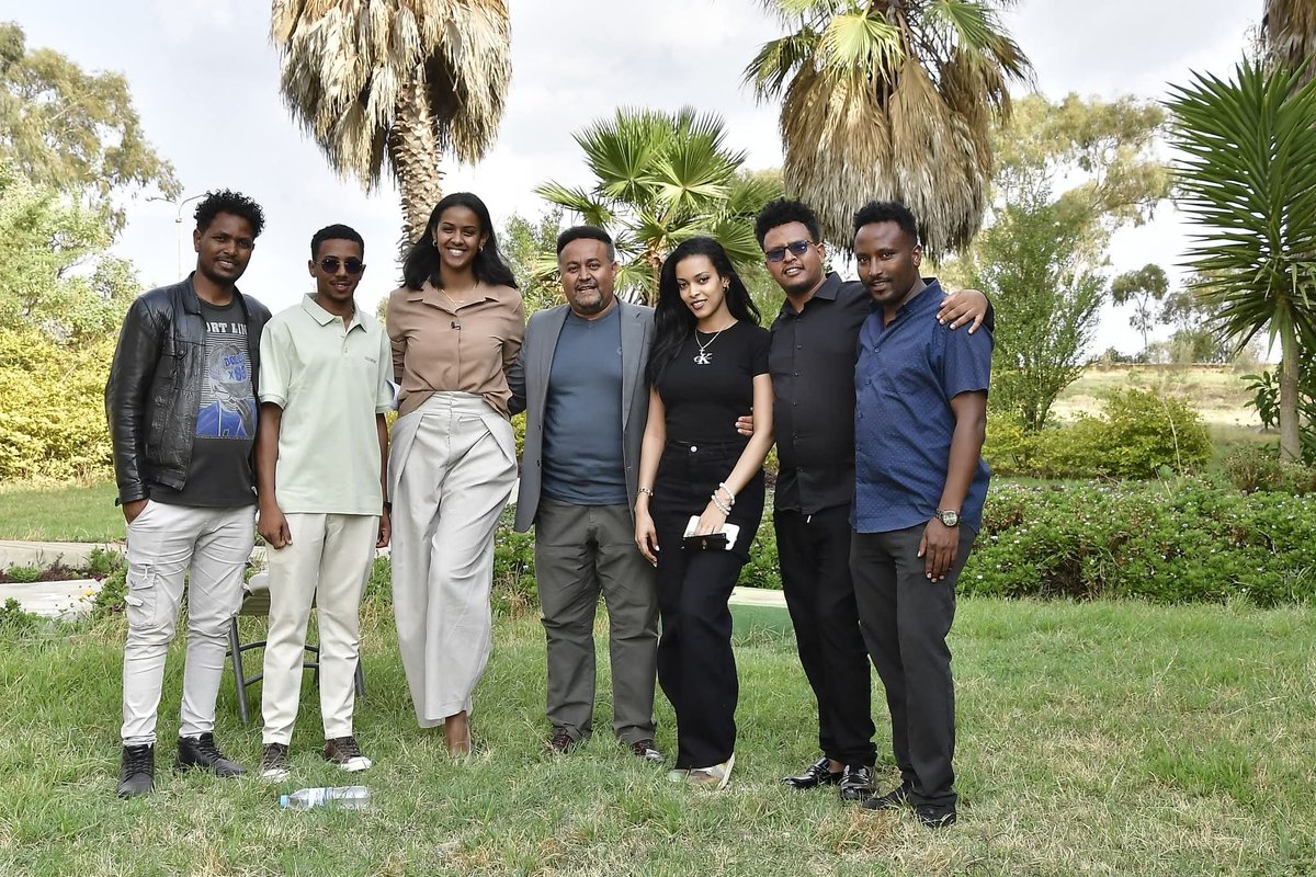 natzem's tweet photo. Roots before the runway! 

🇪🇷'an model Snit Habteab visited the Ministry of Information in Eritrea for a special program meetup with staff before competing in the Miss World pageant. 

👑📸 #MissWorld #SnitHabteab 

Kudos #Eritrea https://t.co/fHEOyW5Uvw