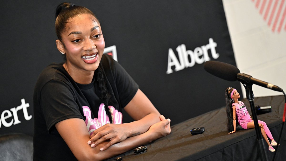 Complex's tweet photo. Angel Reese Gets a One-of-One Surprise from Celebrity Jeweler Ms. Diggs Details: https://t.co/MLdb3oOJLx https://t.co/BFIik4tT9U