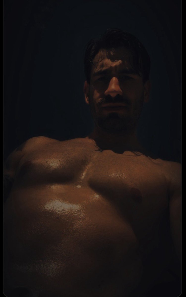 nutrifit_A's tweet photo. No es la foto. Es la energía que transmite. #GymLife #Discipline #SelfMade #Confidence #Aesthetic #Reels #ExplorePage https://t.co/VBoml26Xtd