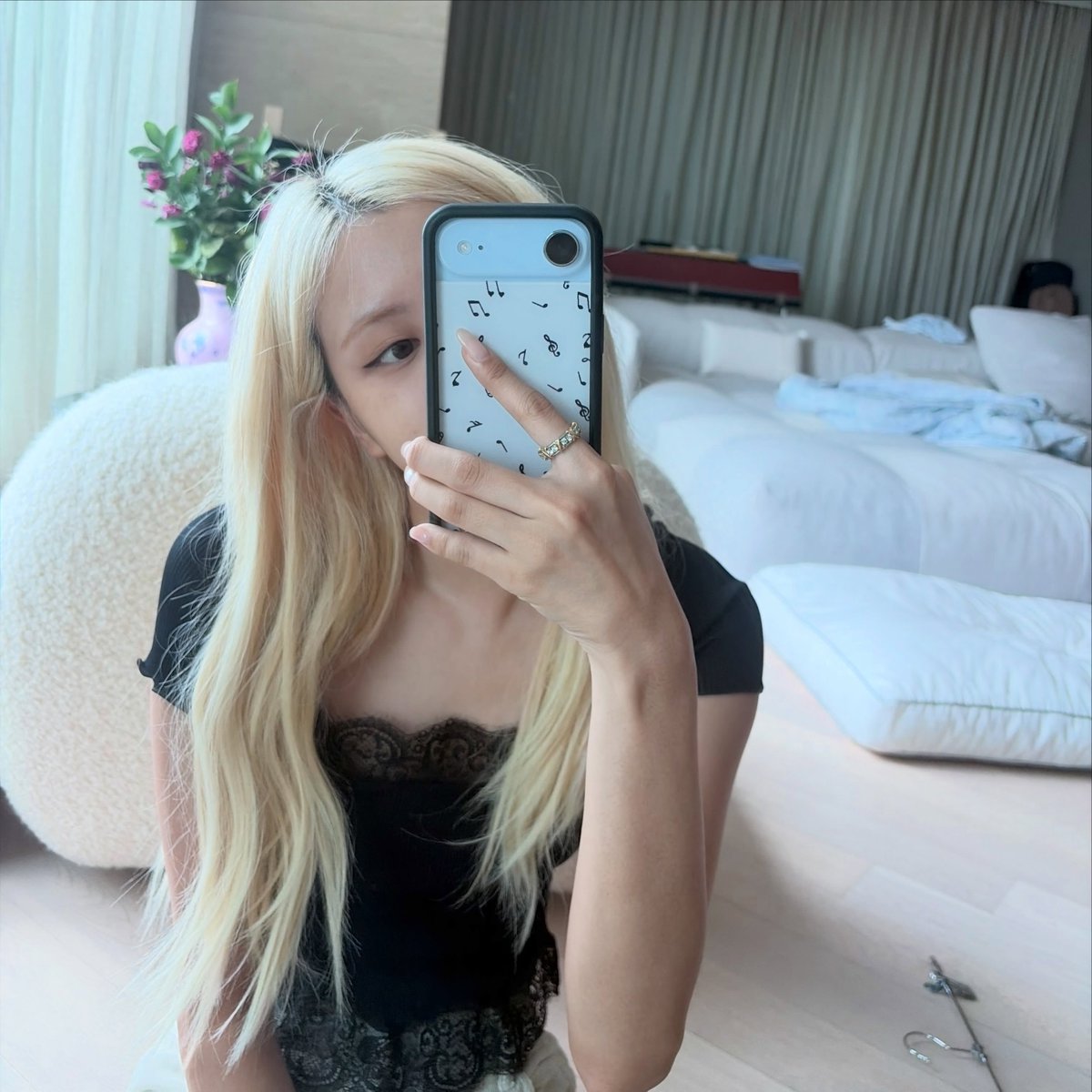blckpinkpic's tweet photo. ROSÉ IG UPDATE https://t.co/wD62K0LGk5