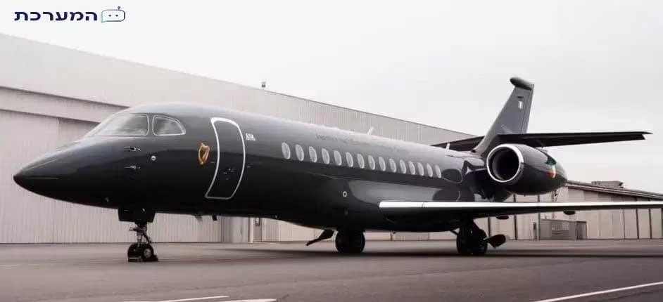 WolfMalca's tweet photo. #Irland

Shit happens! 🤷‍♀️

Die irische Regierung hat ein neues Flugzeug für 53 Millionen Euro erworben. 
Sie bestand darauf, ein in #Israel hergestelltes Navigationssystem entfernen zu lassen. 

Nun kann das Flugzeug bei Nebel nicht mehr landen. https://t.co/ZjIPKdkKY7
