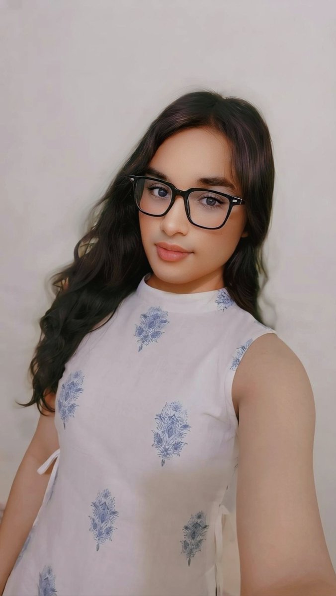 nilabrata41's tweet photo. Less but better πΈ
.
.
.
#selfie #traditionalwear #traditionaljewellery #makeuplook #hairstyle https://t.co/2Y1M0rw7f6