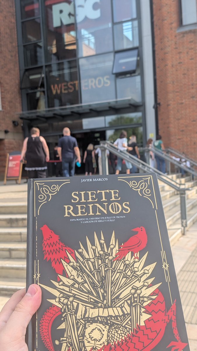javimgol's tweet photo. 🎭Mañana haré análisis de #TheMadKing, obra de teatro del Torneo de Harrenhal y la Rebelión creada por @GRRMspeaking y @TheRSC tras verla ayer: volveré el sábado al Opening night.
1️⃣ES LA MEJOR FICCIÓN QUE HE VISTO EN DIRECTO
2️⃣Ha cambiado mi percepción de Rhaegar, Lyanna y Elia. https://t.co/t5YC1UWZs9