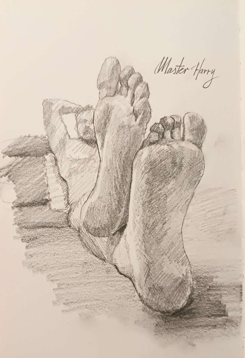 Narchesa1's tweet photo. Stearing at @MasterHarryx1 's feet makes one loose controll. ✍🏼🦶🏼 https://t.co/4ZwVDcsAlk