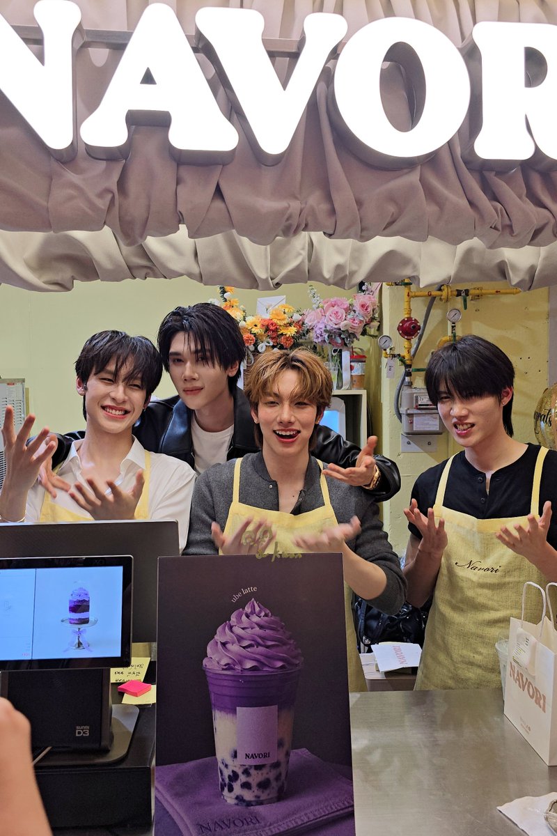 i_amKwan's tweet photo. วันนี้พี่ดังเลี้ยงน้องหลายคนเลย พ่อไมโครเวฟ

@dunknatachai #dunknatachai 
#navori #navoribkk https://t.co/QfJPVTW6R7