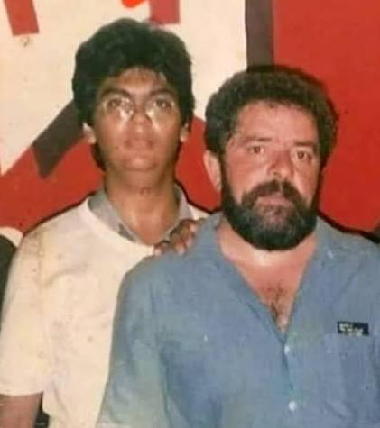 jpmachadorocha's tweet photo. Lula e o juiz que julgará o seu filho, Lulinha: uma linda amizade! https://t.co/fHyXMsT3pz