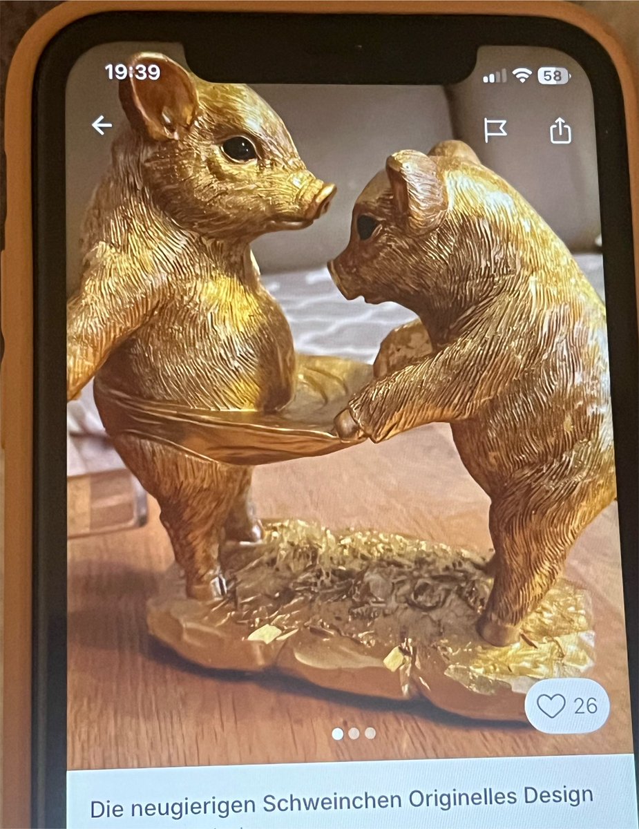lestertoes's tweet photo. WHAT ARE THE GOLDEN PIGS DOING😭😭 https://t.co/DOlfqNIj3u