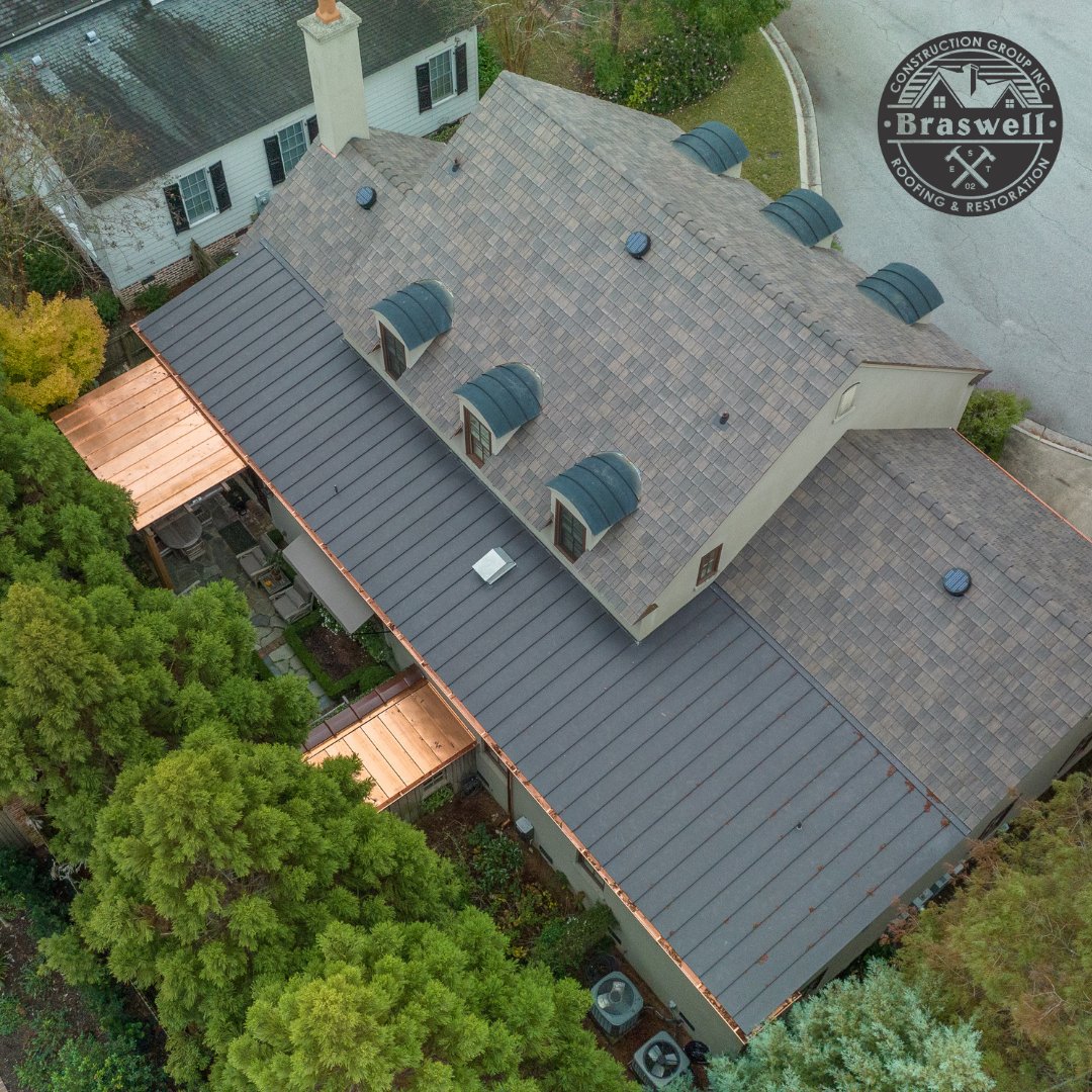 BraswellGroup's tweet photo. The details make the difference. Featuring DaVinci Select Aged Cedar and a multi-textured roof design, this home blends natural character with a timeless, elevated finish.

Materials: @davinciroof Aged Cedar

#BCGroofing #bronze #DaVinciselect #roofing https://t.co/n9IxUtxOnU