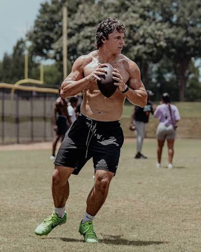 wall2wallball's tweet photo. Which QB will be better in 2026? Arch or Mateer? https://t.co/PzIjV4Etbg