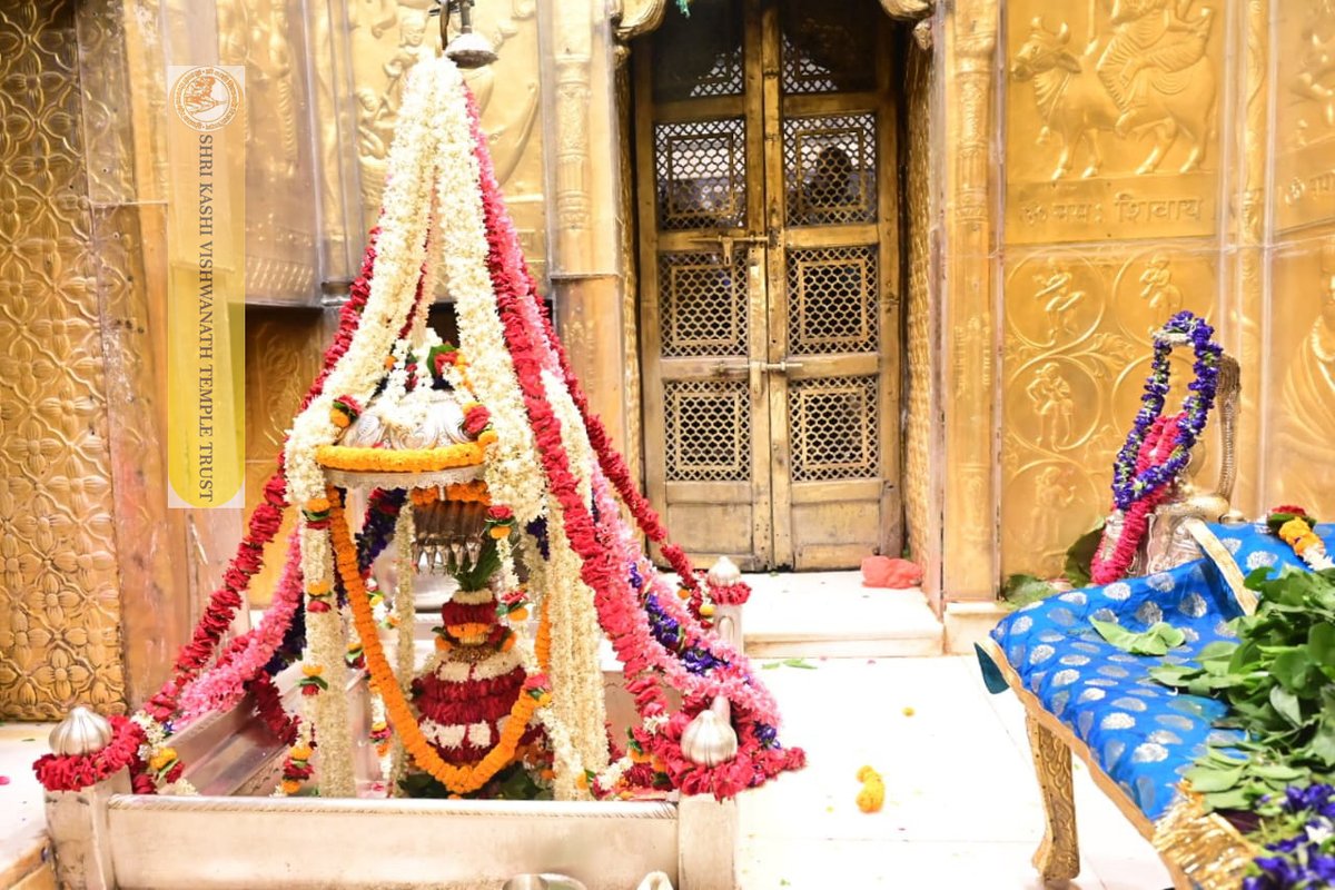 ShriVishwanath's tweet photo. श्री काशी विश्वनाथ जी की शयन आरती I
#kashivishwanath #kashi #hindu #sanatandharmaहमारे https://t.co/js4bkRd0Im